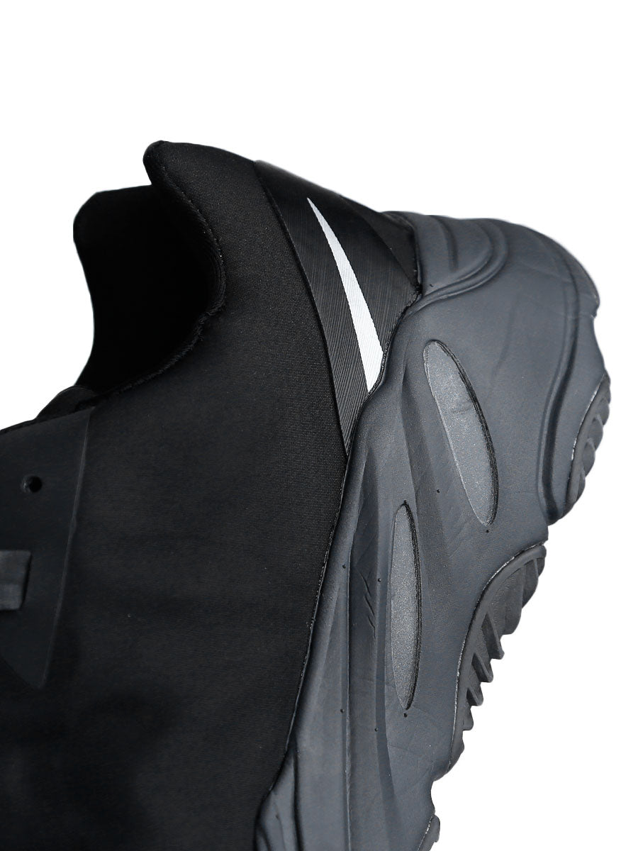 Yeezy Boost 700 MNVN - Triple Black
