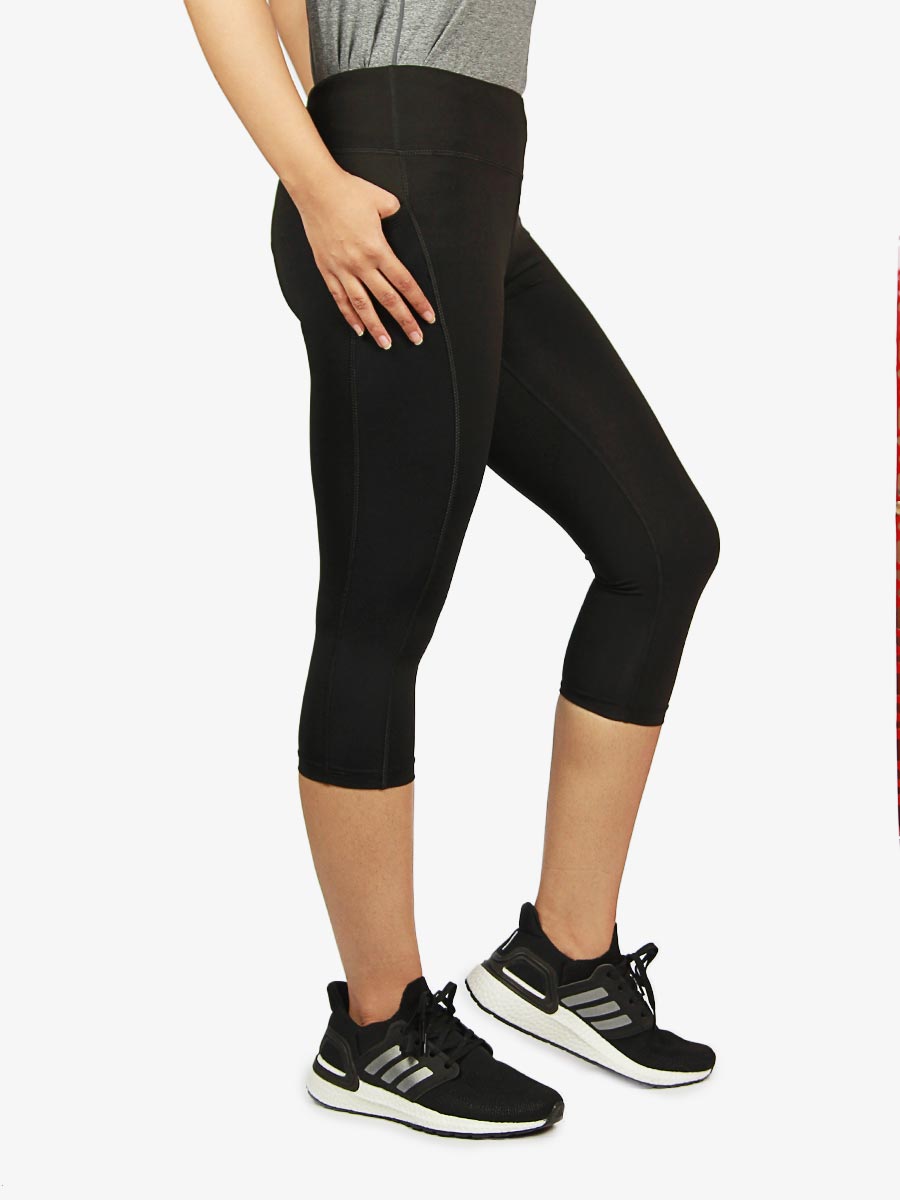 Black three fourth clearance leggings